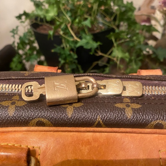 Gorgeous Louis Vuitton Unisex Monogram Evasion Travel Bag - #11 - Picture 10 of 13